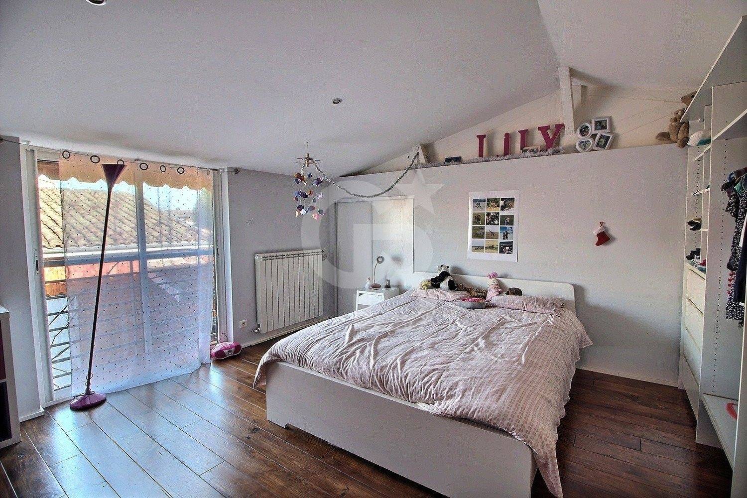 Maison contemporaine 5 chambres avec jardin, piscine et studio à vendre LE BOUSCAT