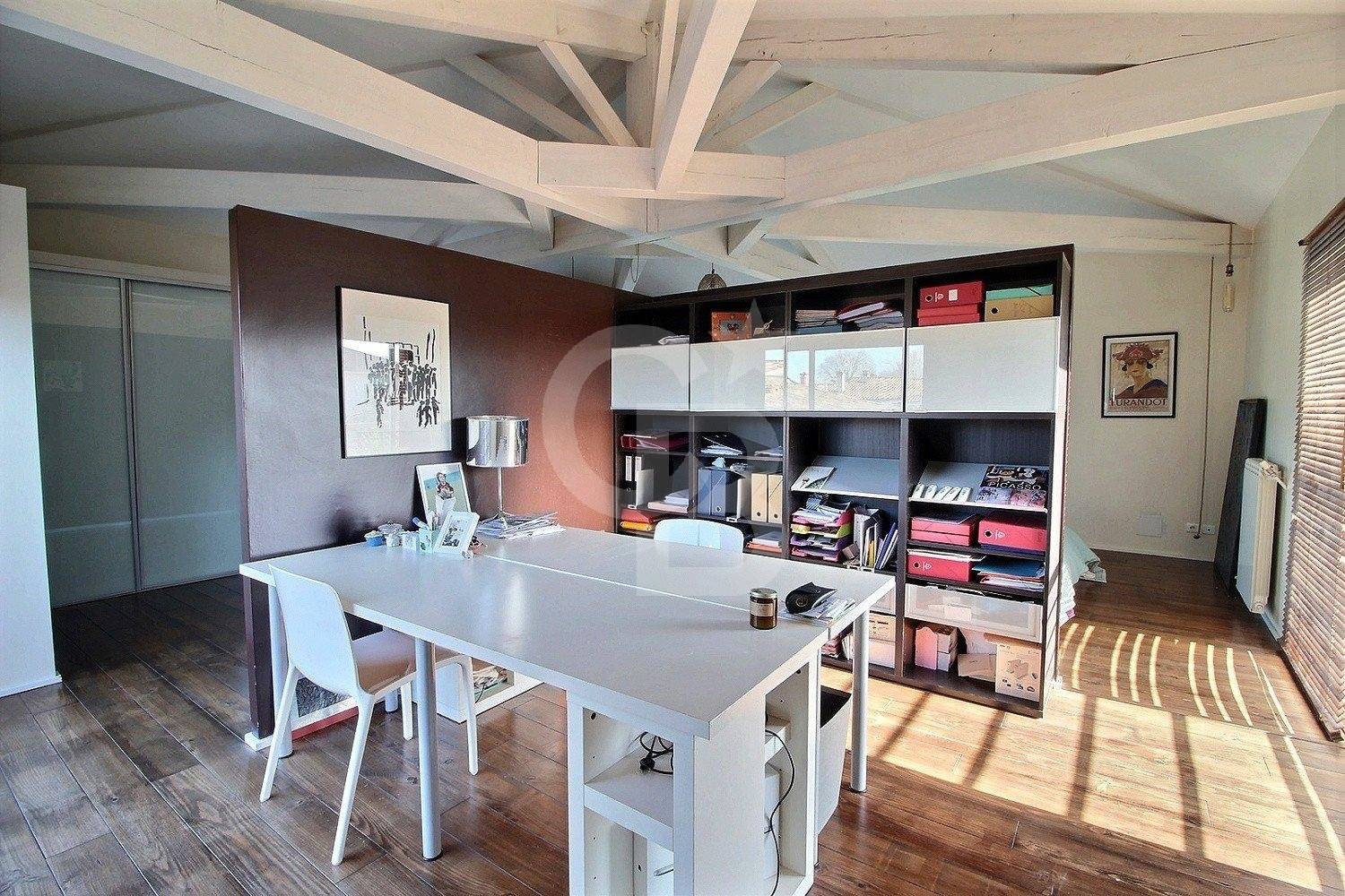 Maison contemporaine 5 chambres avec jardin, piscine et studio à vendre LE BOUSCAT