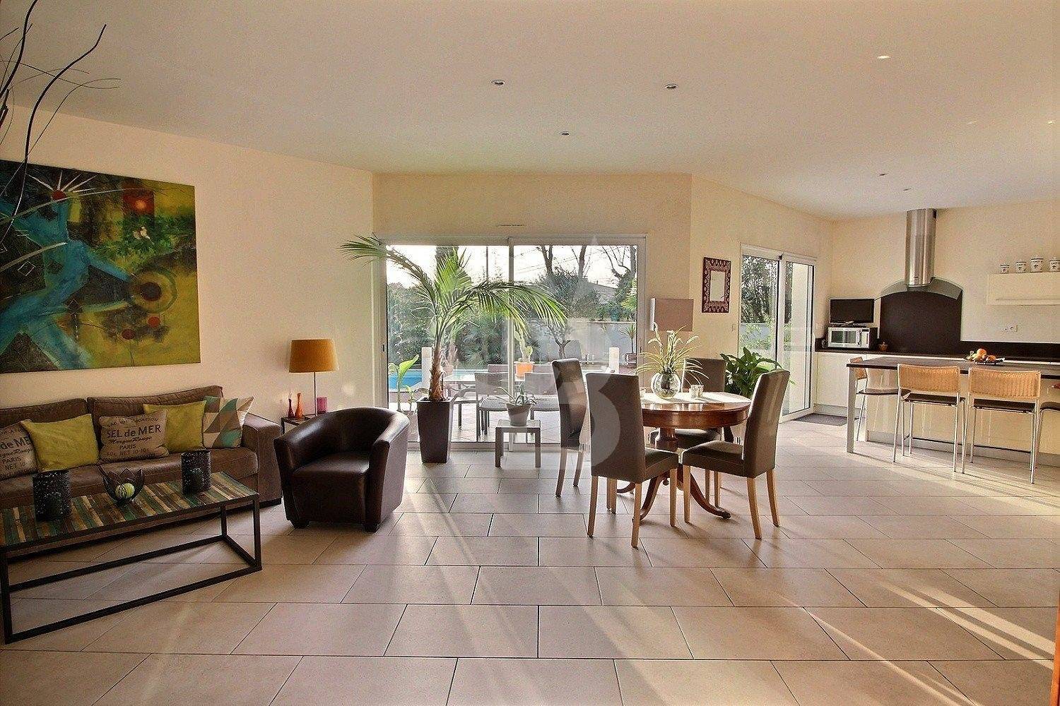 Vente maison contemporaine avec piscine EYSINES 33320