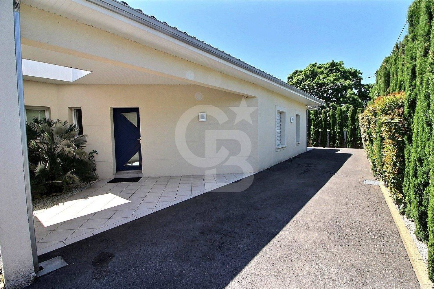 Recherche maison contemporaine avec piscine EYSINES 33320