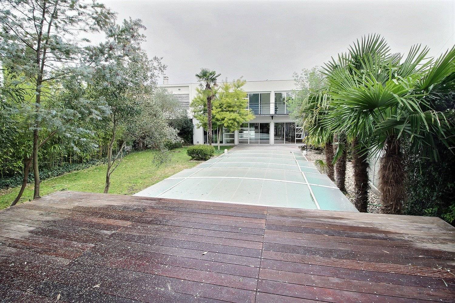 Maison familiale contemporaine 5 chambres avec piscine à vendre LE BOUSCAT