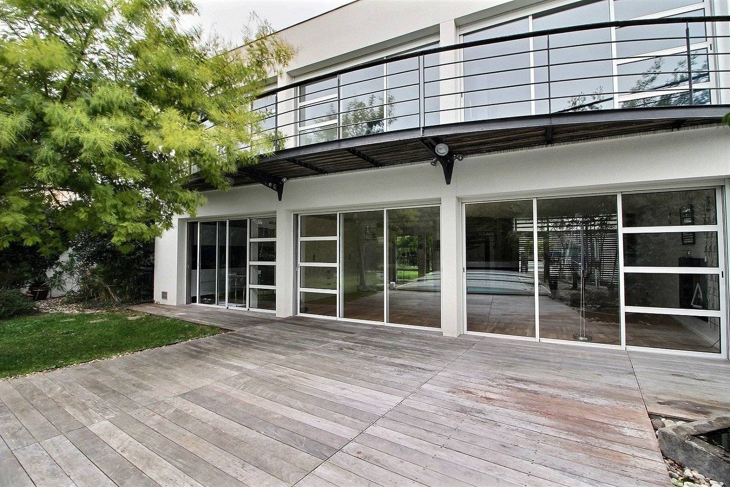 Maison familiale contemporaine 5 chambres avec piscine à vendre LE BOUSCAT