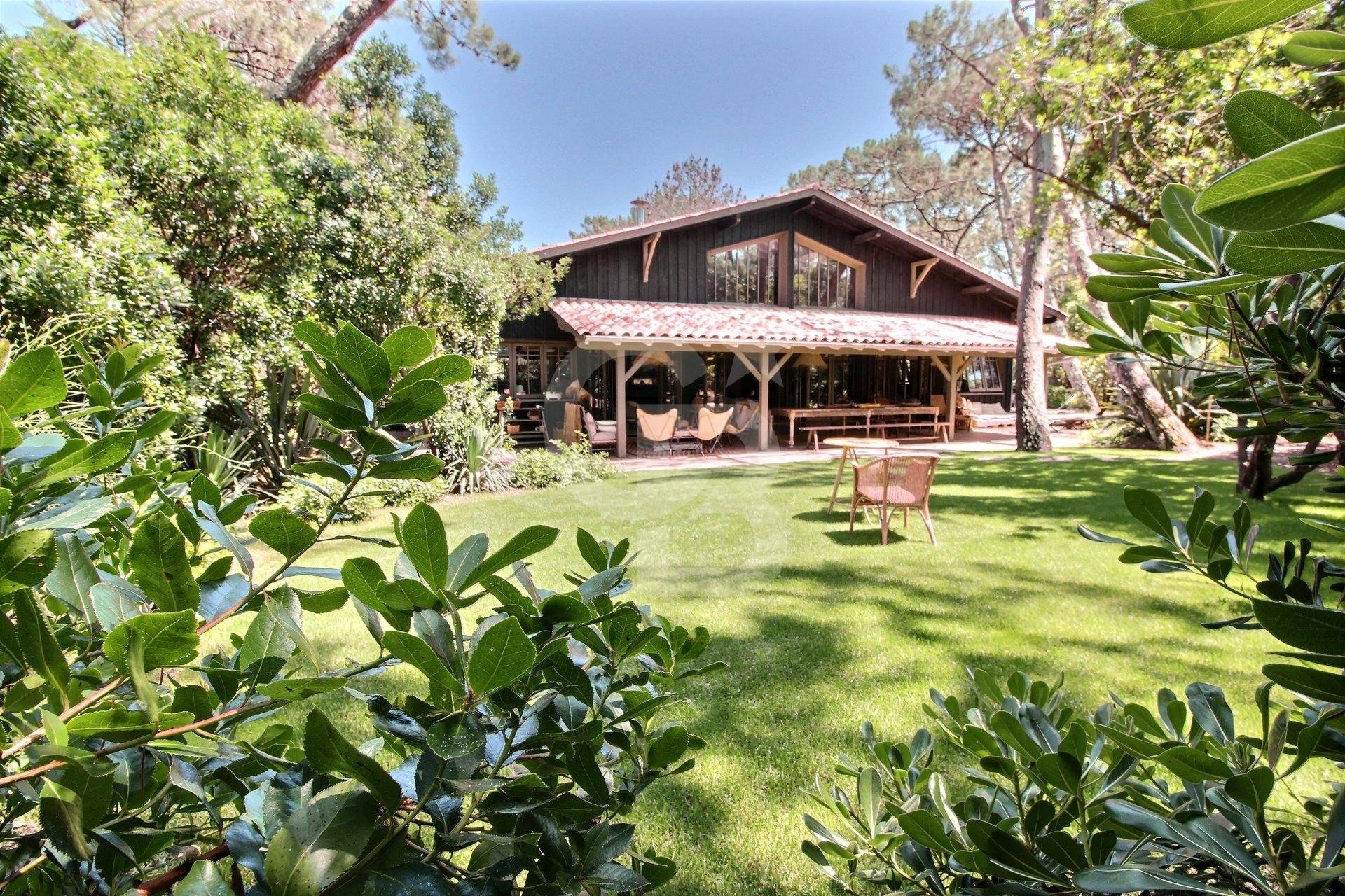 Villa bois neuve avec piscine à vendre LÈGE-CAP-FERRET