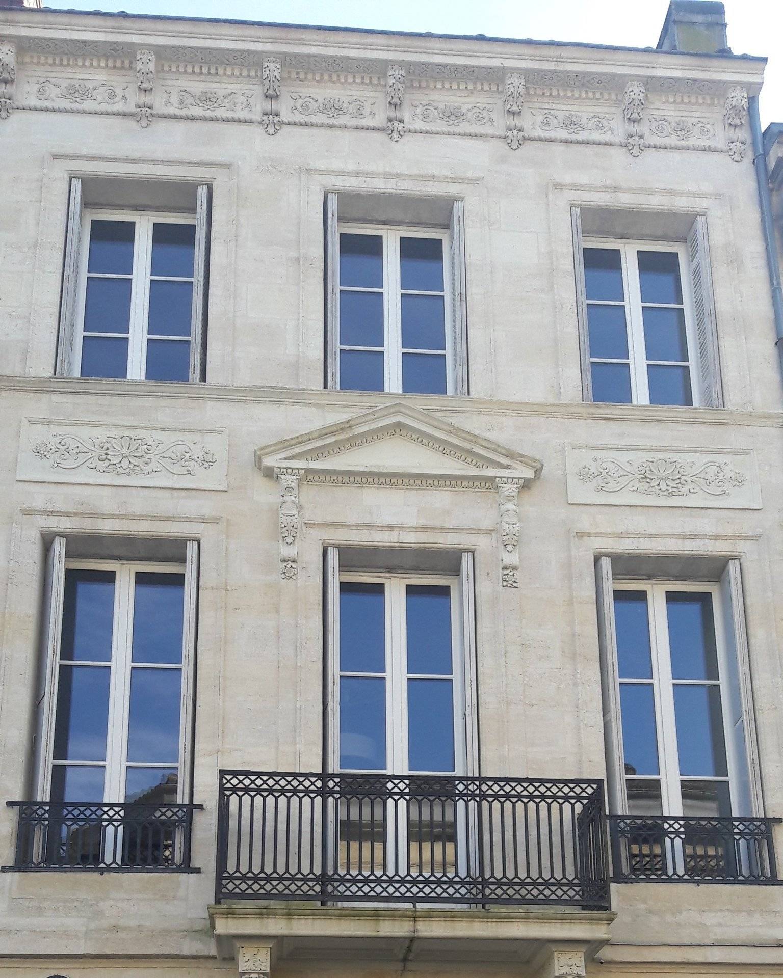 Superbe immeuble rénové bureaux ou habitation à vendre BORDEAUX CENTRE PALAIS GALLIEN