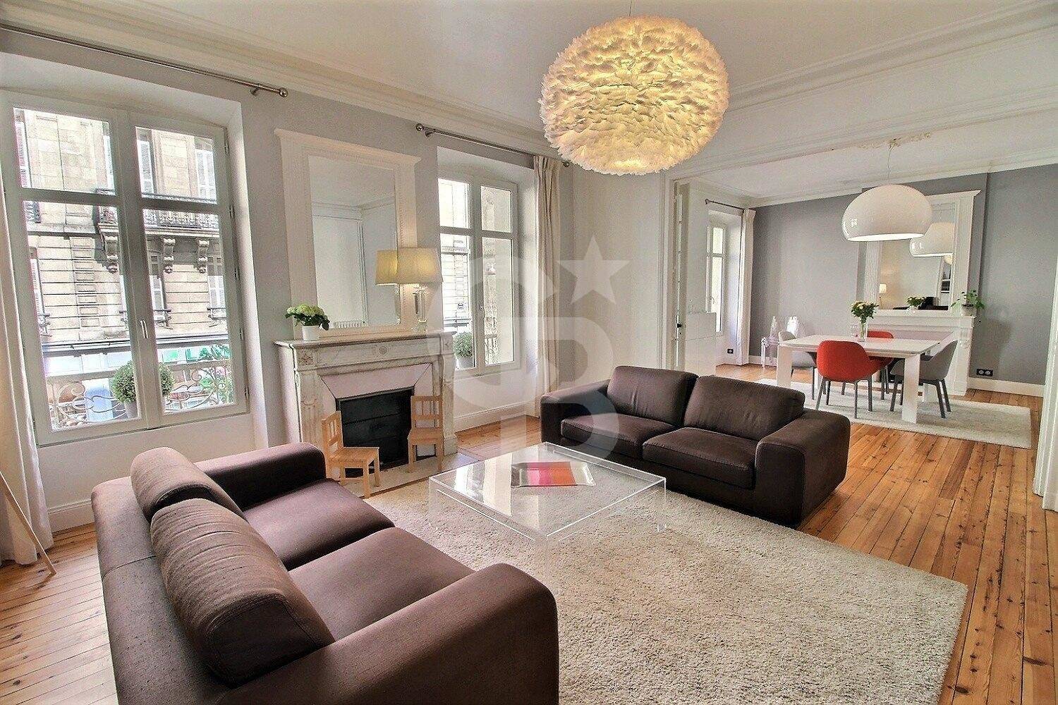 Grand appartement ancien de standing rénové aux belles prestations à vendre BORDEAUX CENTRE-VILLE PEY BERLAND