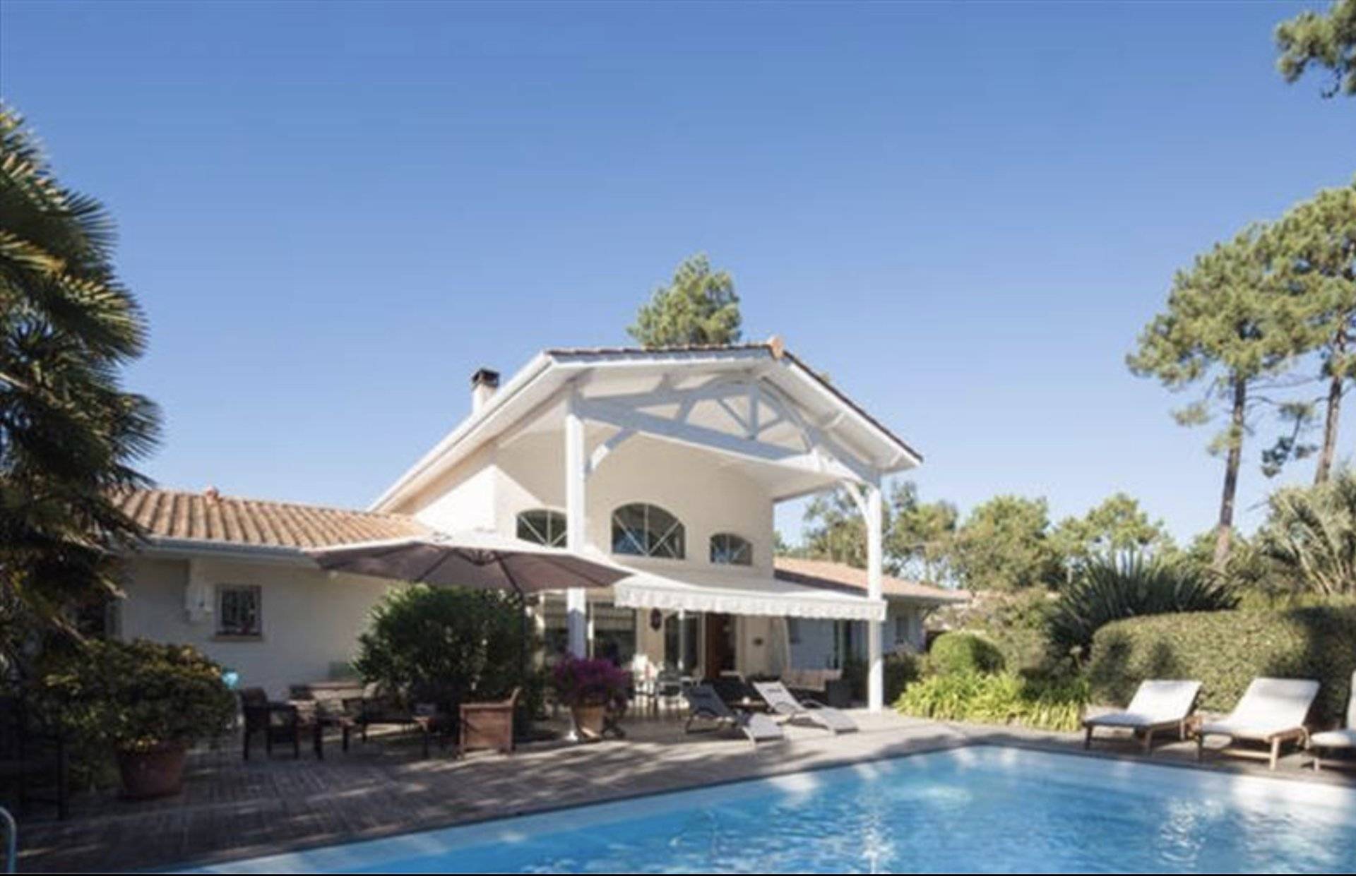 Villa contemporaine avec piscine à vendre sur la presqu'île du CAP FERRET