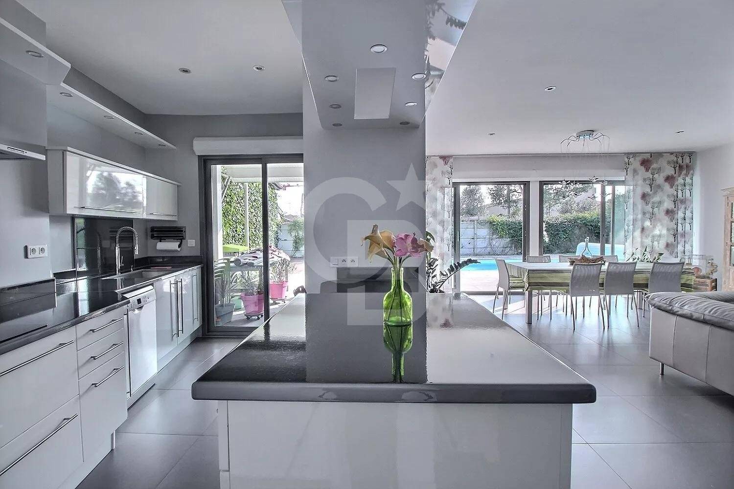 Vente grande villa familiale avec piscine LA TESTE-DE-BUCH CENTRE VILLE