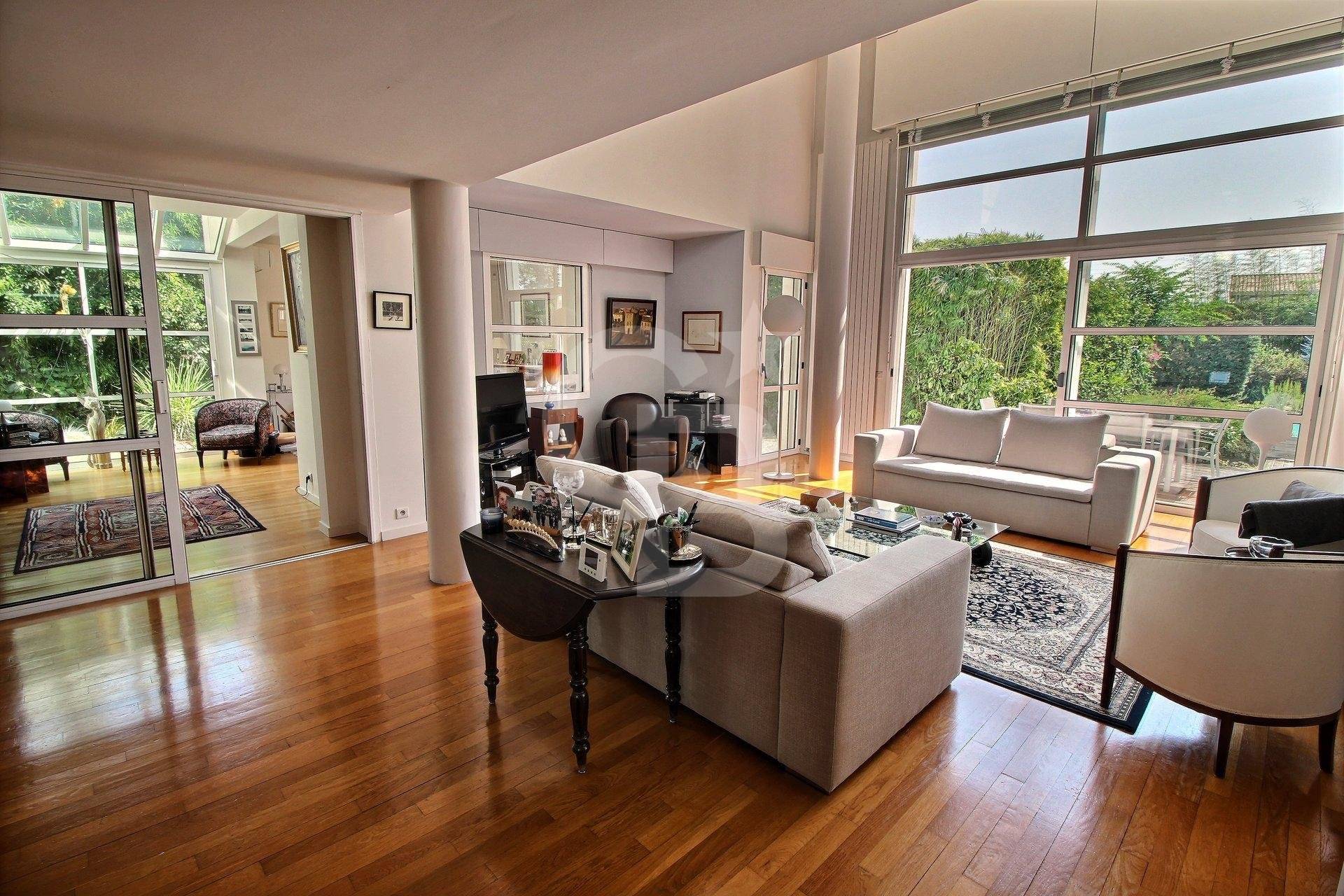 Acheter spacieuse villa d'architecte avec grand terrain et piscine BORDEAUX CAUDERAN