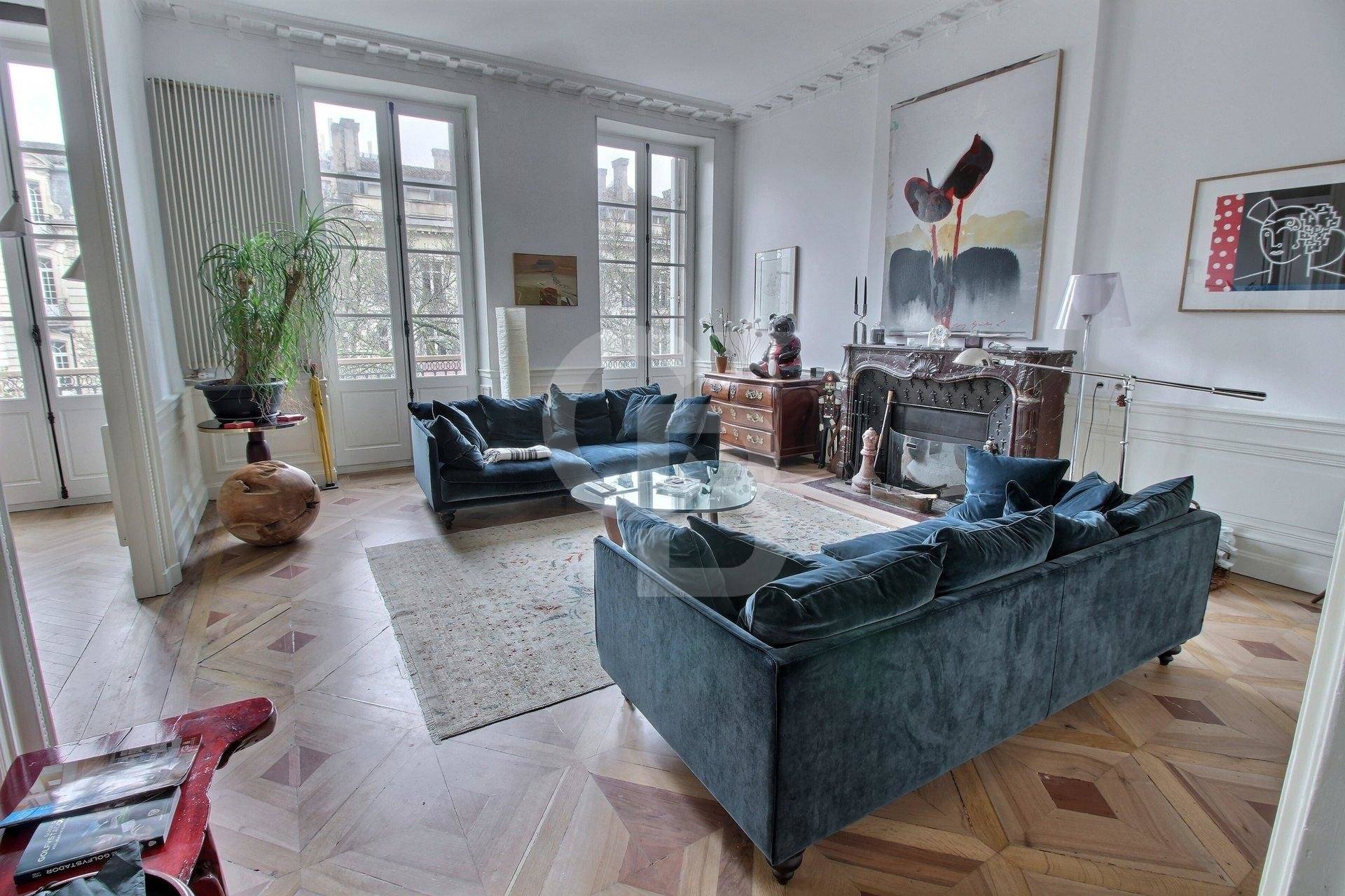 Vente superbe appartement ancien rénové avec ascenseur BORDEAUX TRIANGLE D'OR