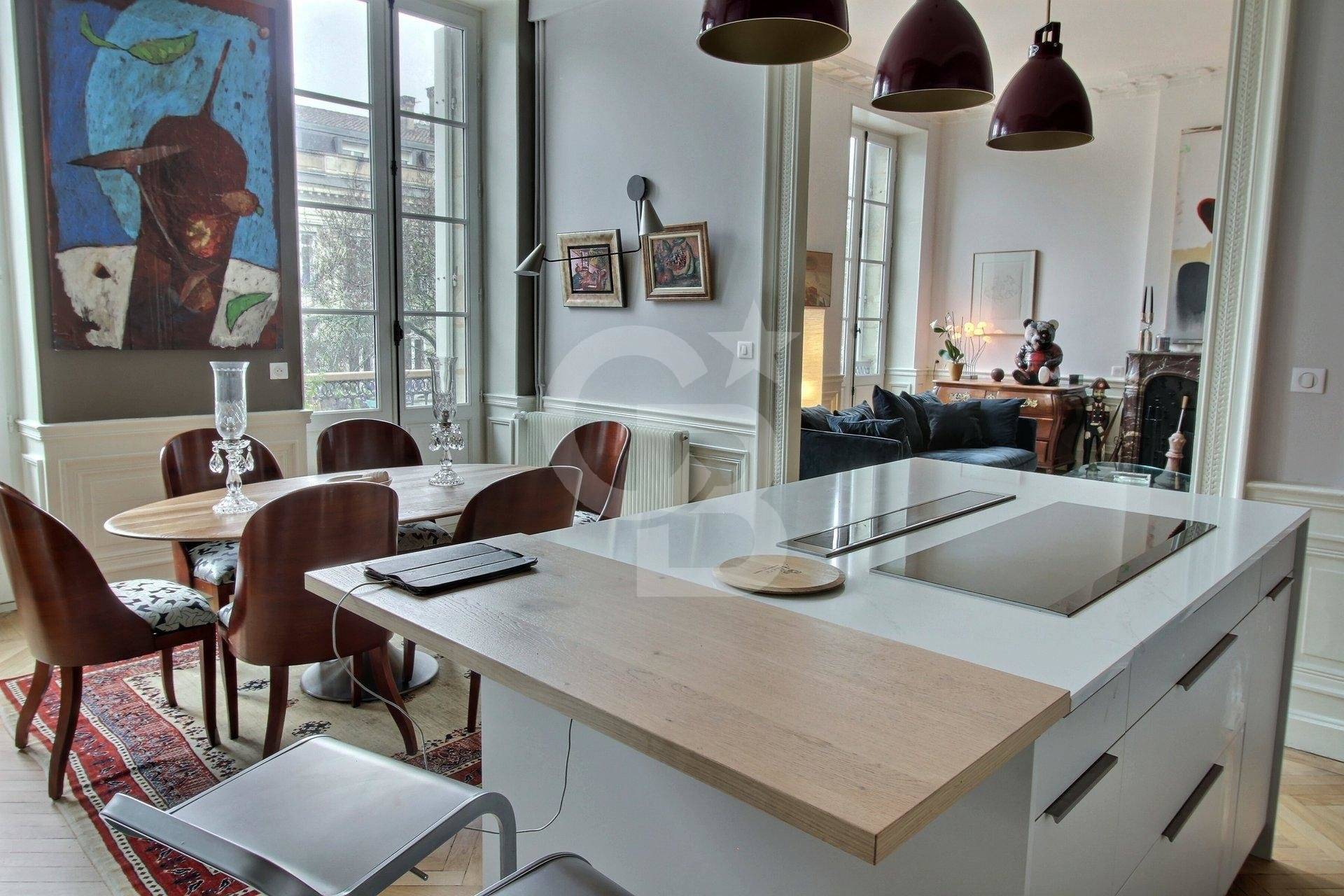 Achat superbe appartement ancien rénové avec ascenseur BORDEAUX TRIANGLE D'OR