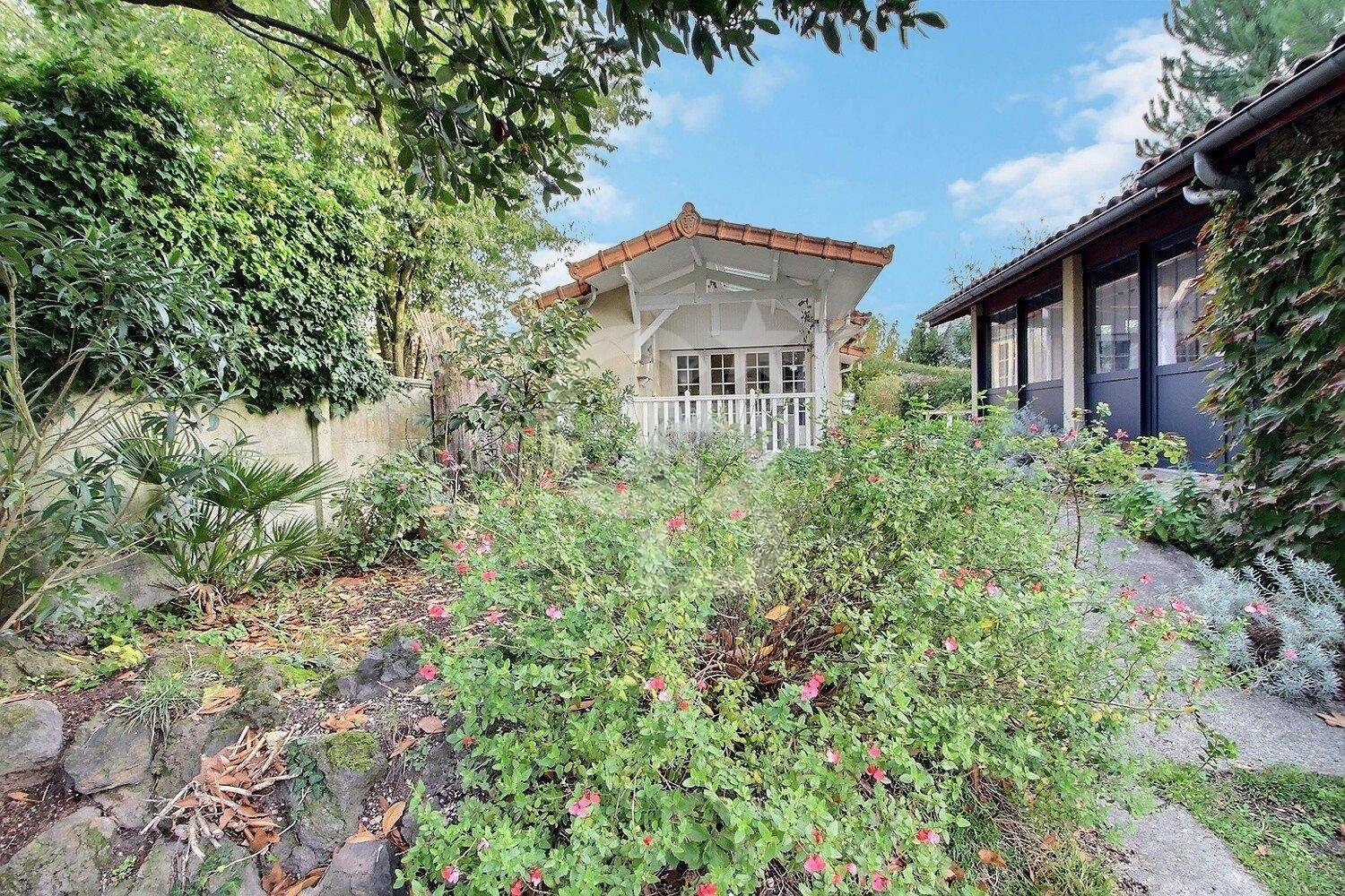Maison familiale avec grand jardin et parking à vendre BORDEAUX CAUDÉRAN