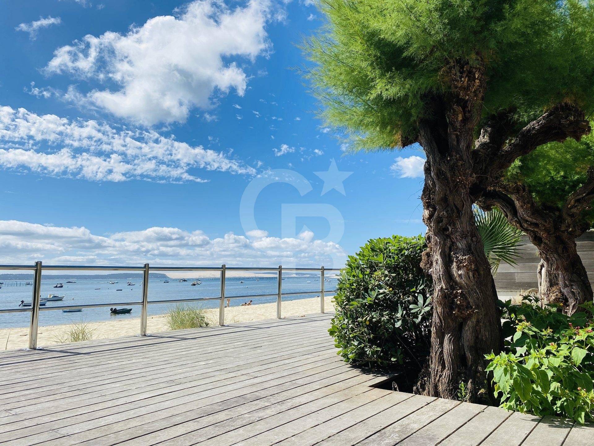 Bel appartement avec terrasse et vue sur le bassin à vendre CAP FERRET