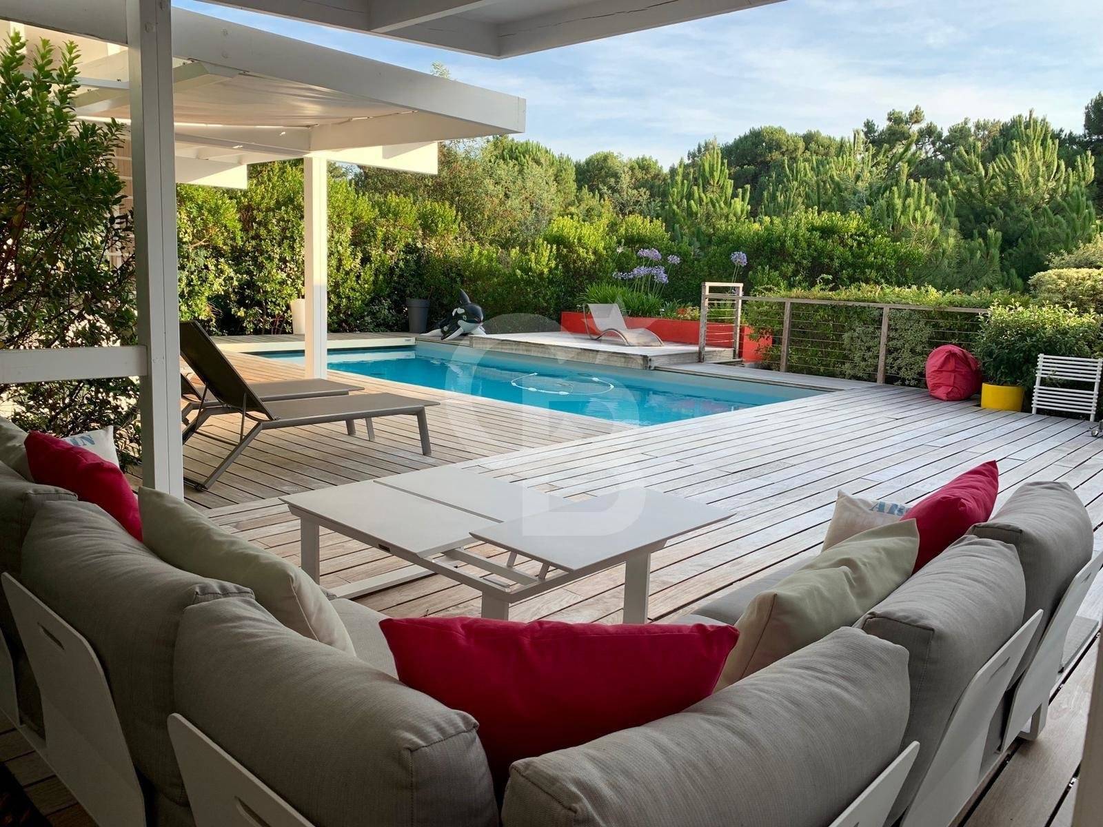 Superbe villa lumineuse 4 chambres avec piscine à vendre LEGE CAP FERRET LE CANON