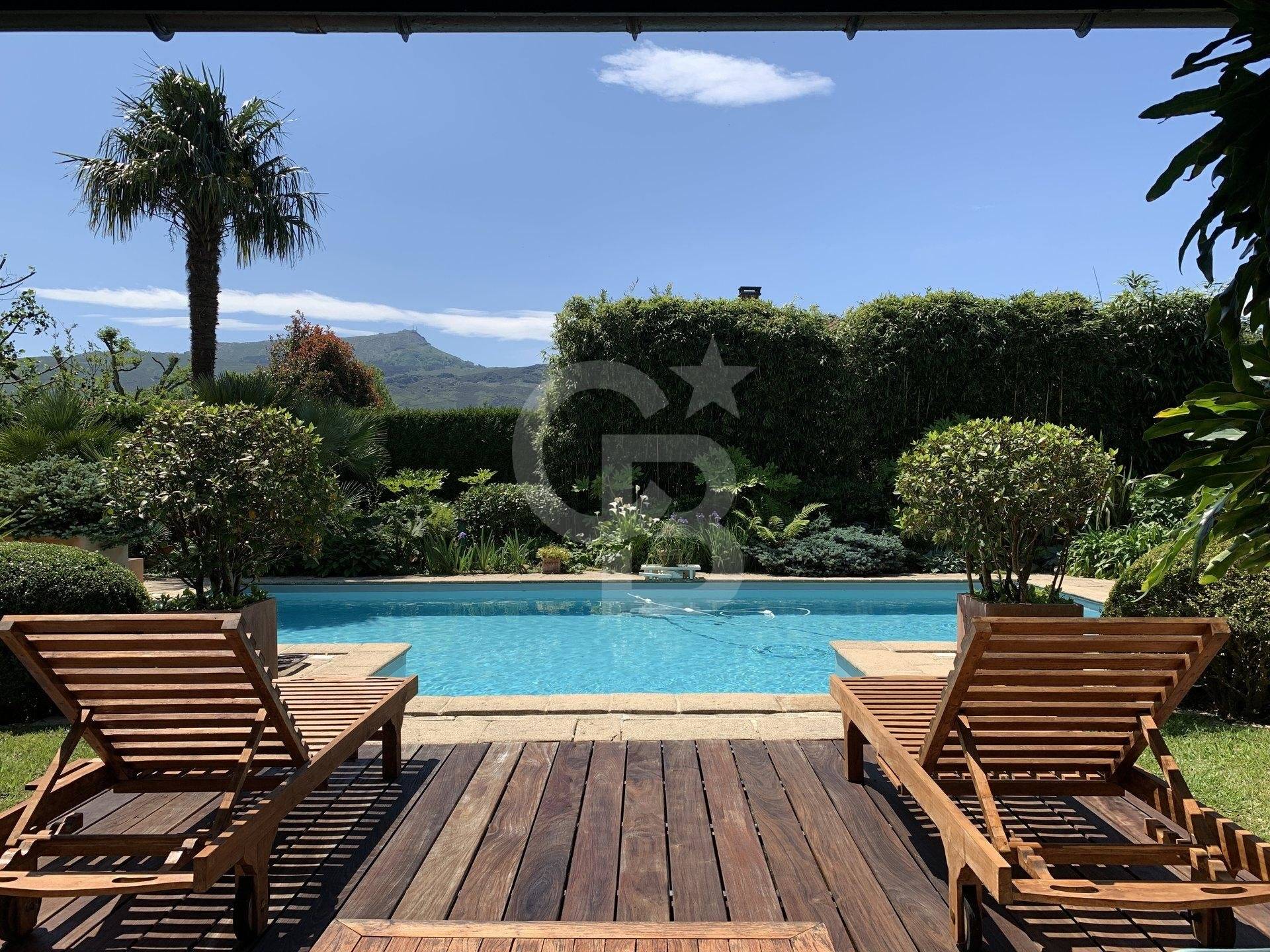 Superbe maison basque avec jardin et piscine à vendre ASCAIN, PYRENEES-ATLANTIQUES