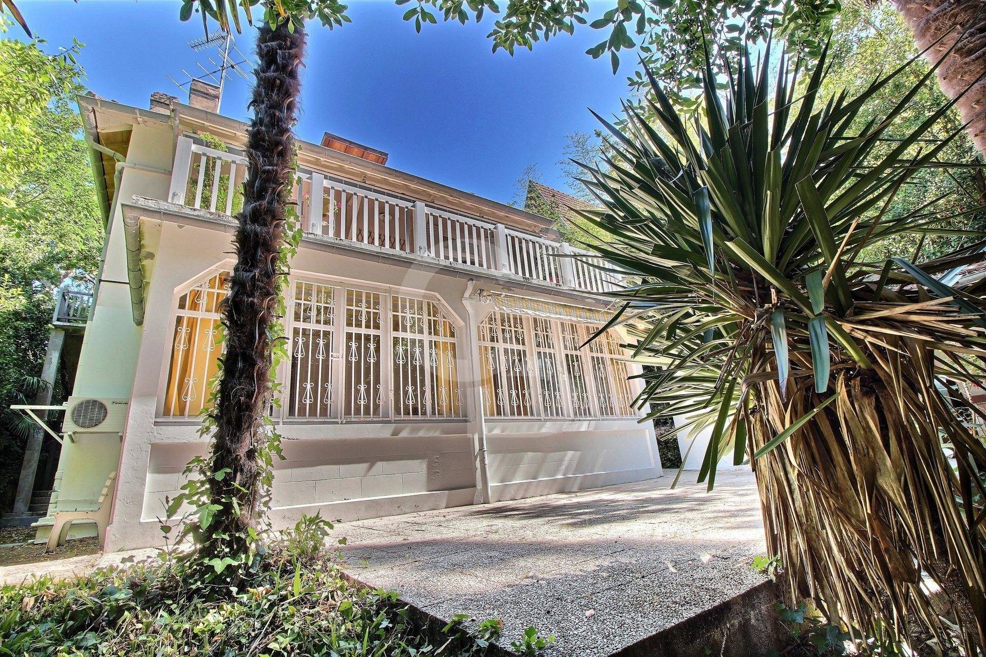 Appartement avec jardin 3 chambres à rénover à vendre ARCACHON VILLE D'HIVER