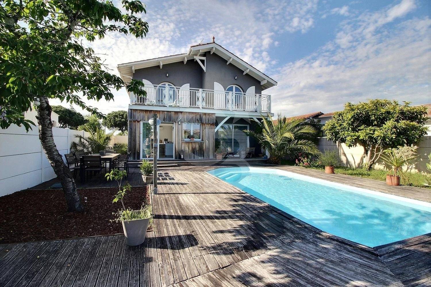 Villa familiale avec 4 chambres et piscine à vendre LA TESTE-DE-BUCH