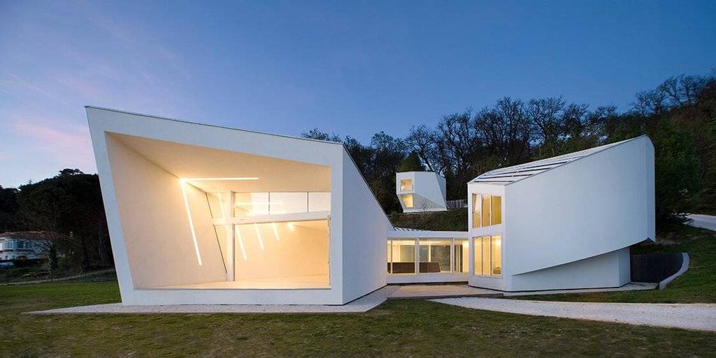 Maison d'architecte de standing avec piscine et garages à vendre à BOULIAC