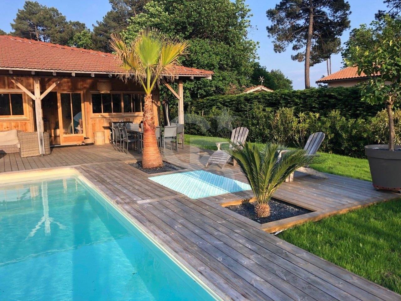 Superbe cabane en bois 4 chambres à vendre LÈGE-CAP-FERRET