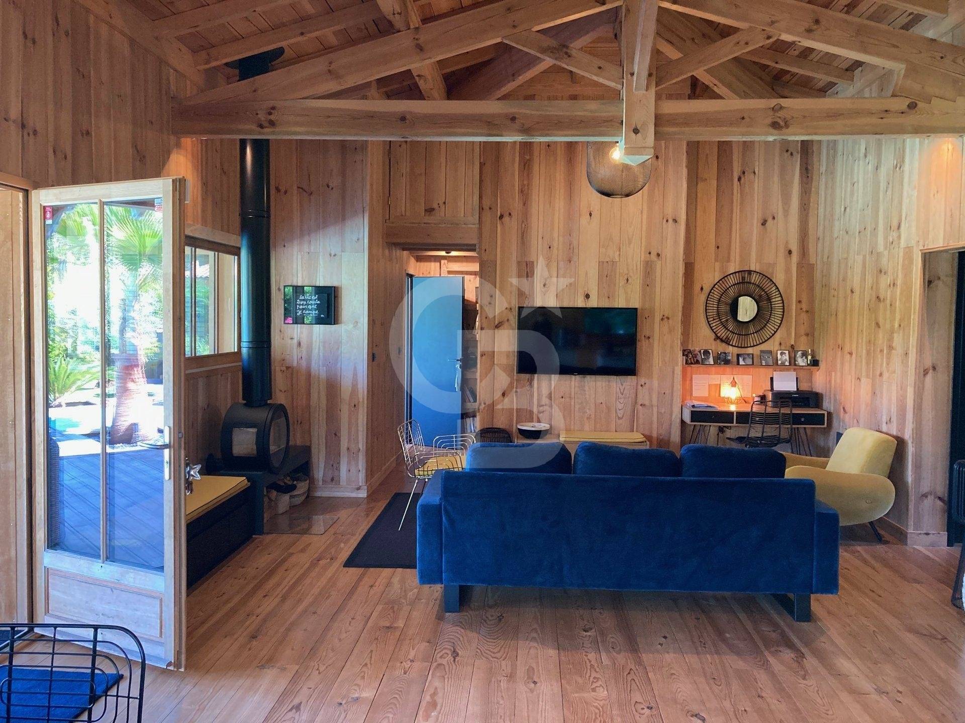 Superbe cabane en bois 4 chambres à vendre LÈGE-CAP-FERRET