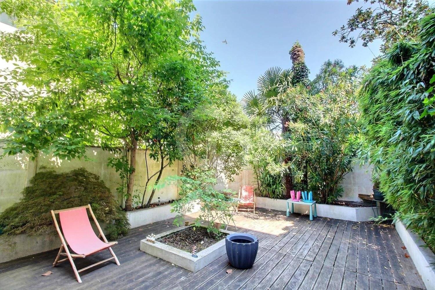 Family Home 1 905 sqft with Garden and Garage for sale Bordeaux Center