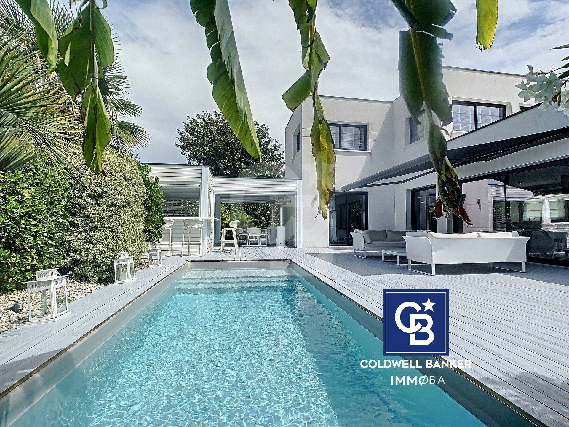 Villa d'architecte d'exception à vendre PROCHE DU CENTRE VILLE DE LA TESTE DE BUCH