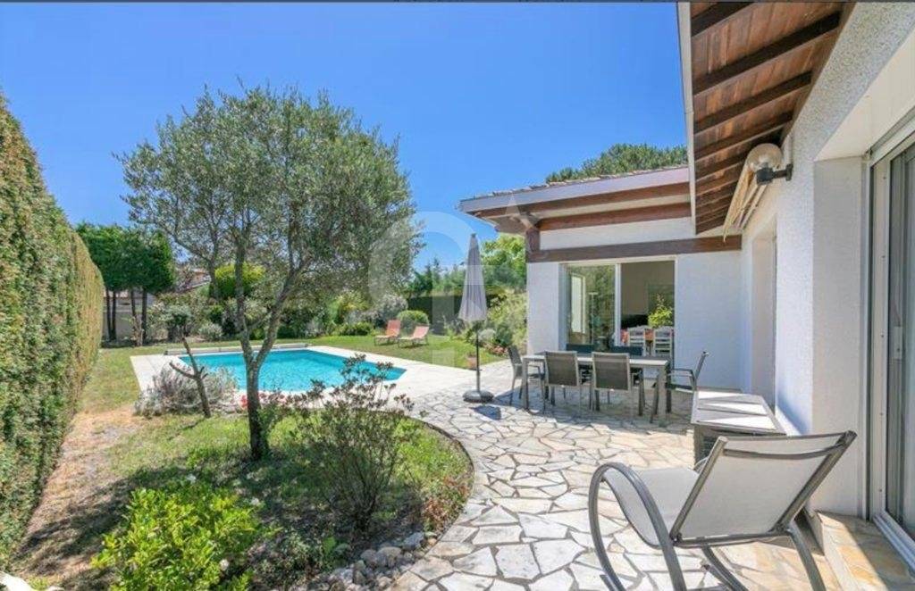 Belle maison de plain pied 4 chambres avec piscine à vendre à GUJAN-MESTRAS