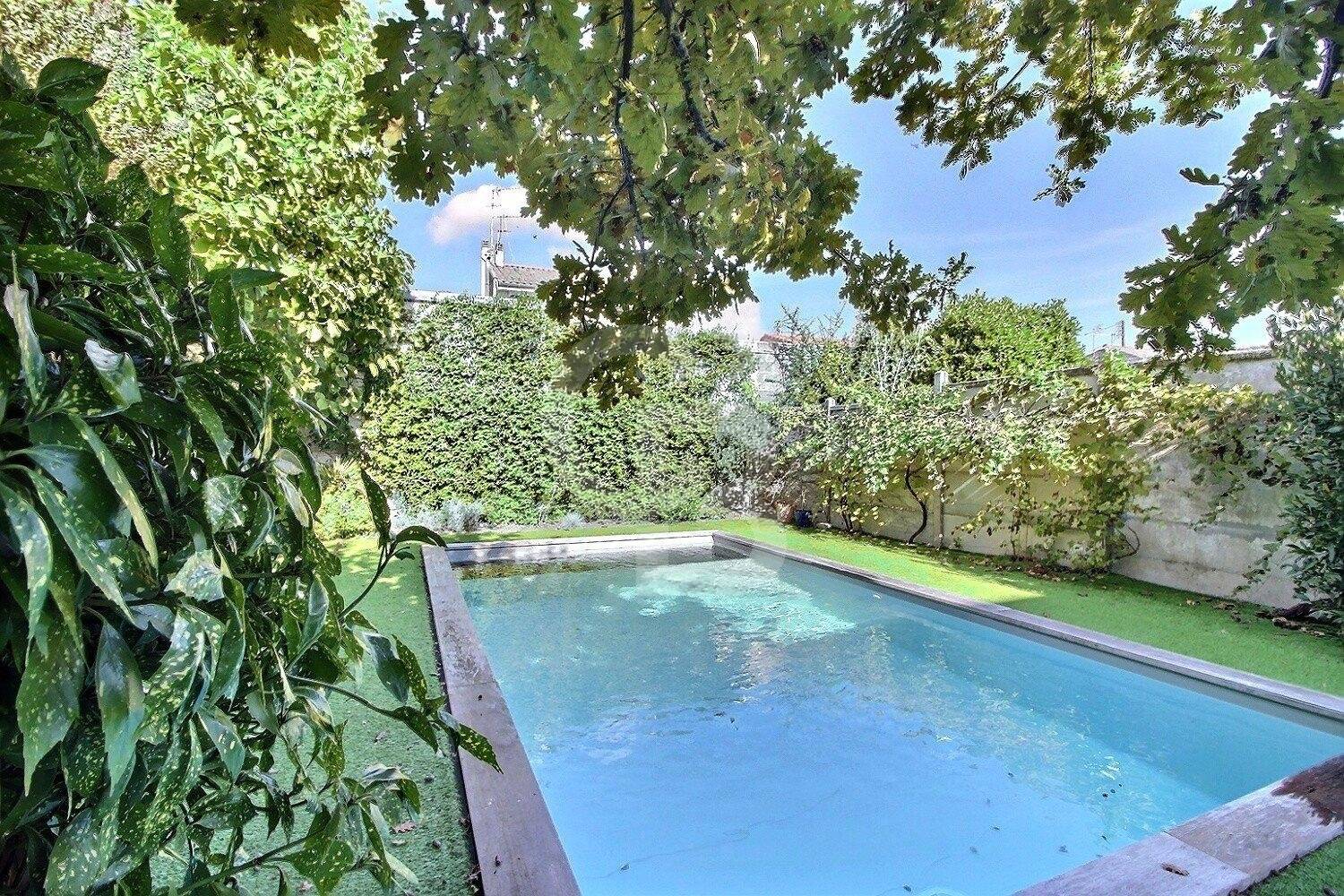 Charmante maison rénovée avec piscine à vendre BORDEAUX LESCURE