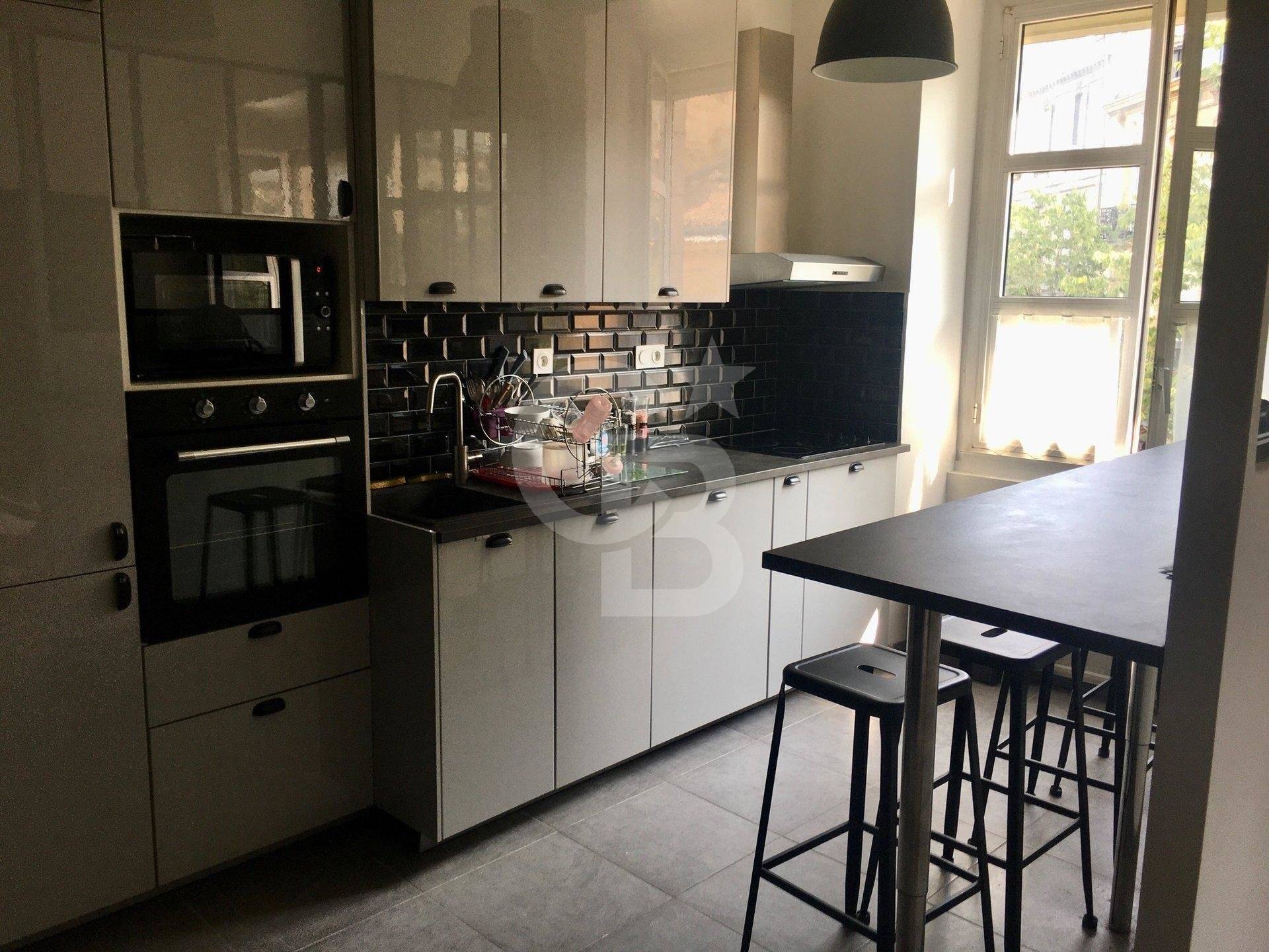 Achat superbe appartement rénové de 78 m2 BORDEAUX CENTRE HISTORIQUE