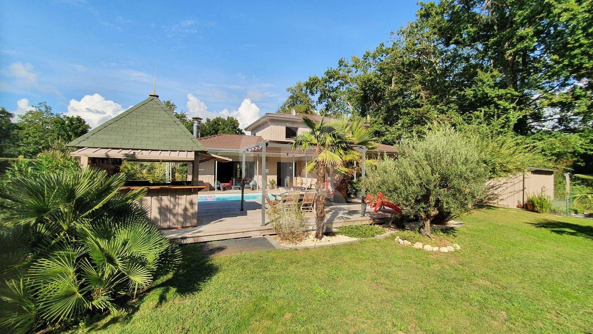 Villa bois esprit bassin proche forêt et littoral à vendre AUDENGE