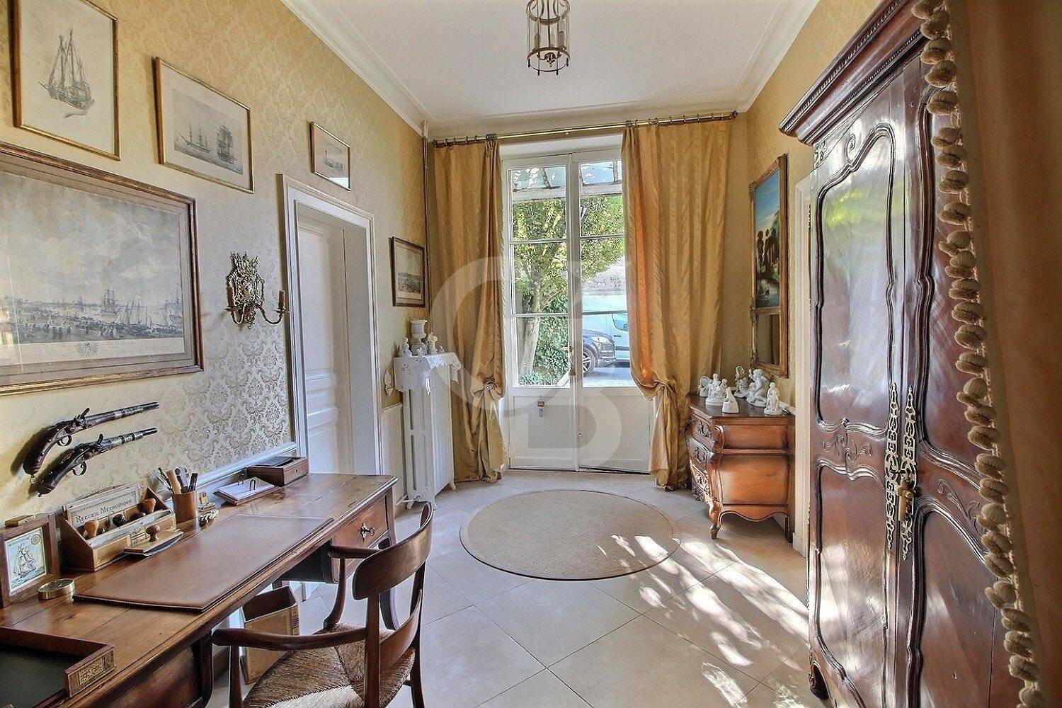 Recherche Maison de charme avec grand jardin et parking BORDEAUX