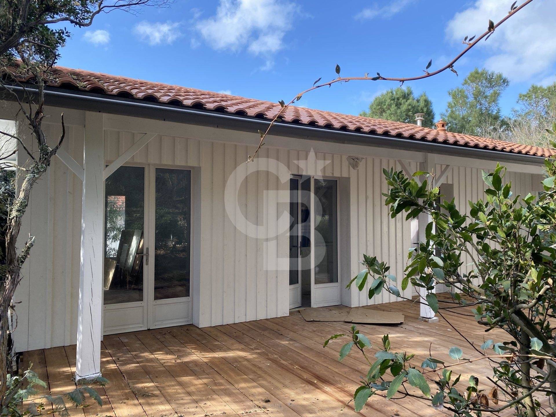 Villa bois rénovée avec dépendance à vendre proche océan CAP FERRET