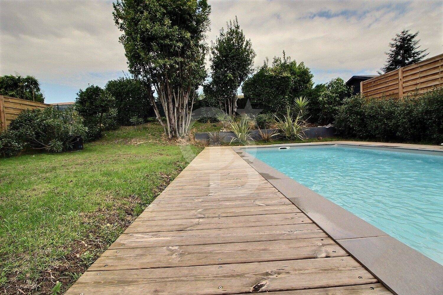 Belle maison familiale avec piscine à vendre AU BOUSCAT