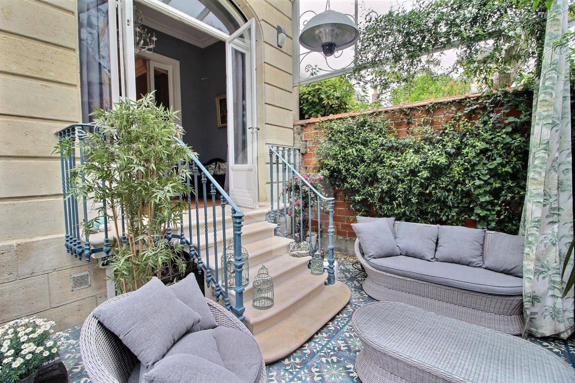 Belle maison familiale avec jardin et parking à vendre BORDEAUX SAINT GENÈS