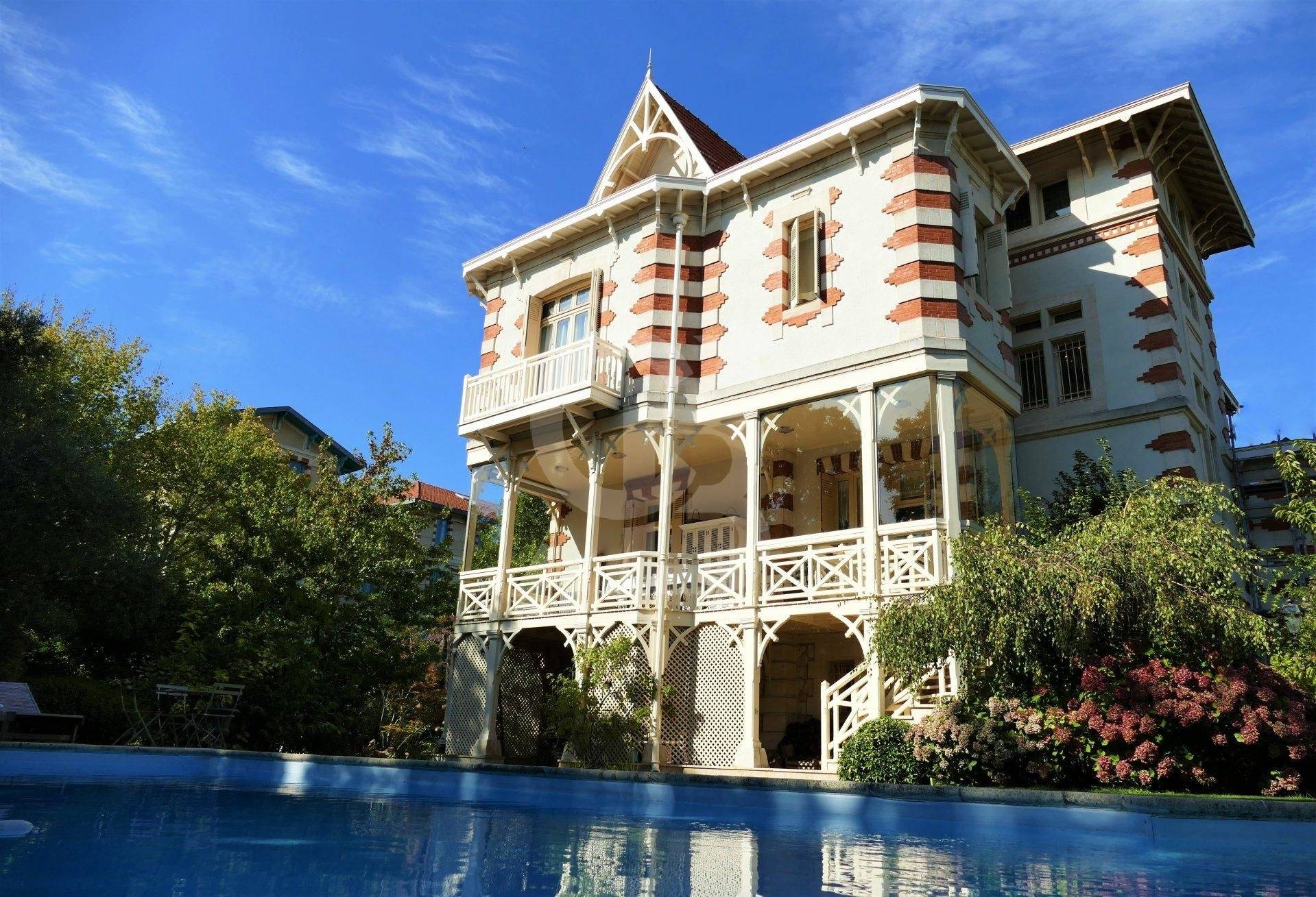 Magnificent property 700m² in the heart of histroic ARCACHON VILLE D'HIVER