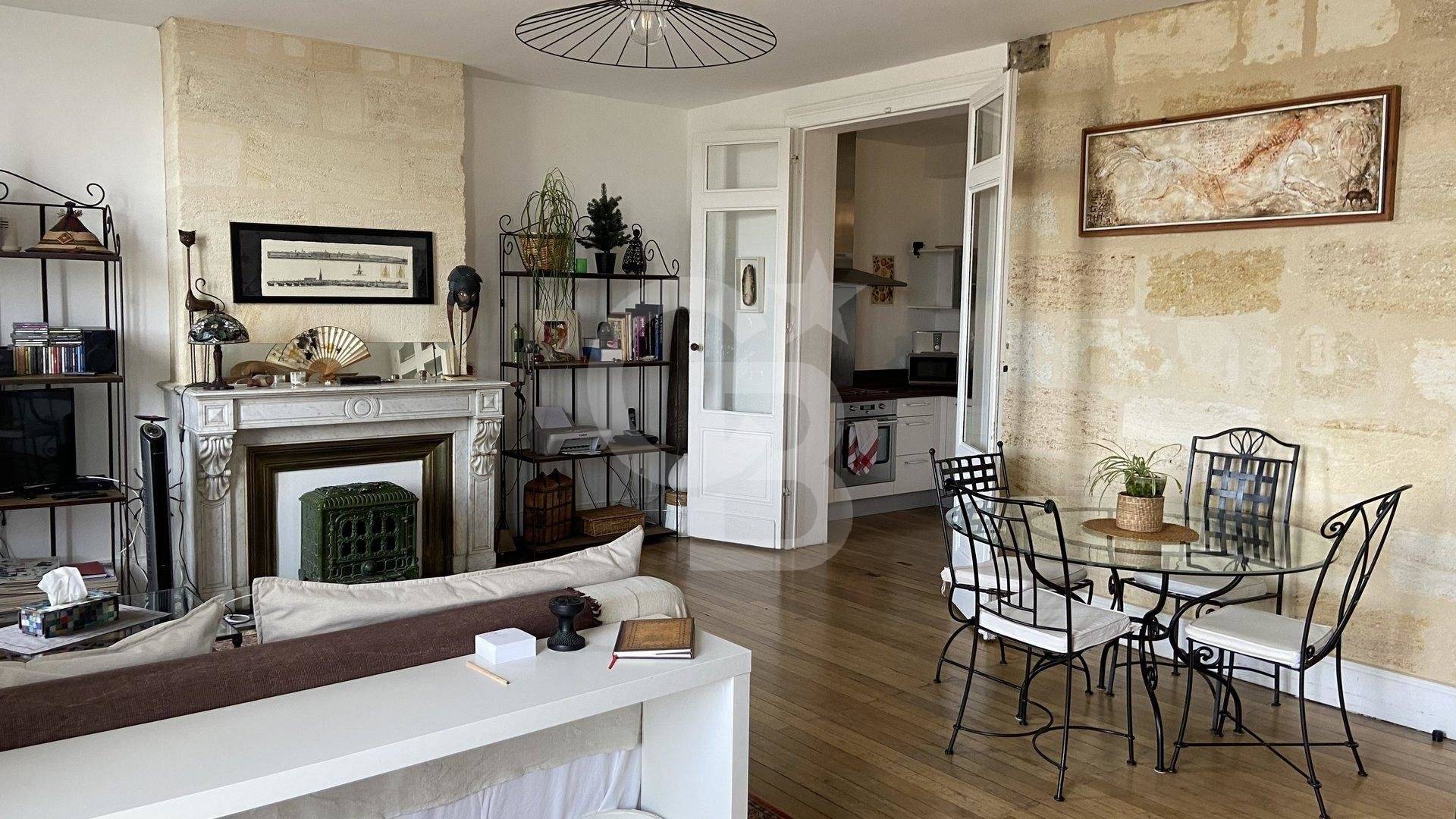Superbe appartement ancien avec vue Garonne à vendre BORDEAUX CENTRE