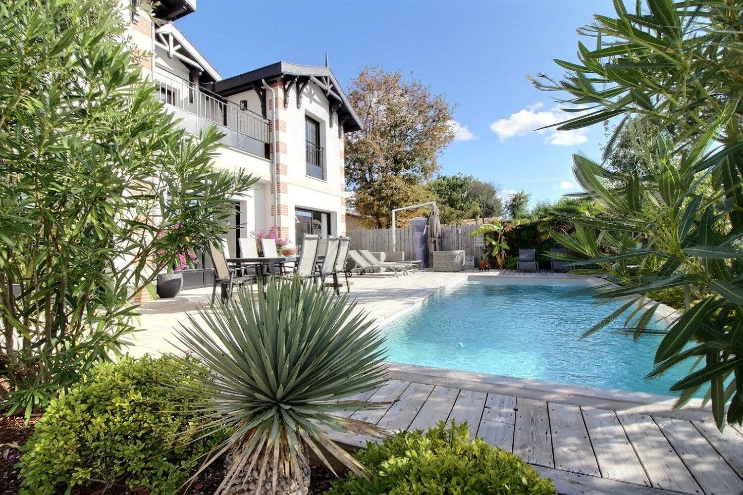 Maison type arcachonnaise contemporaine 5 chambres avec piscine à vendre LA TESTE DE BUCH