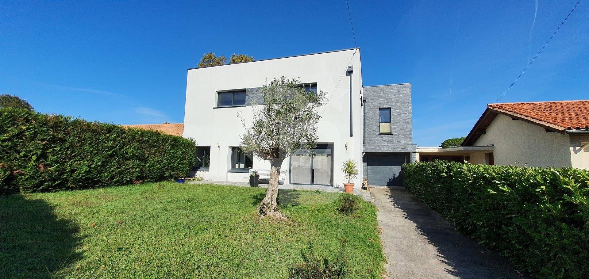 Se loger dans une maison d'architecte avec piscine à MÉRIGNAC