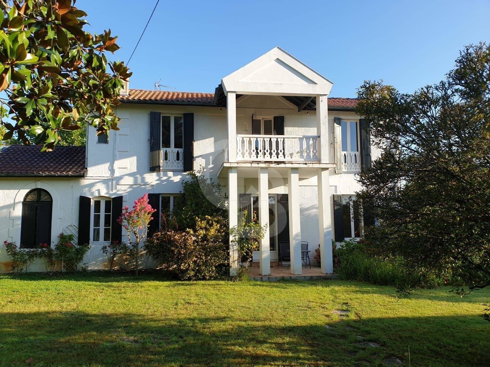 Villa 5 chambres avec grand terrain à vendre sur le BASSIN D'ARCACHON