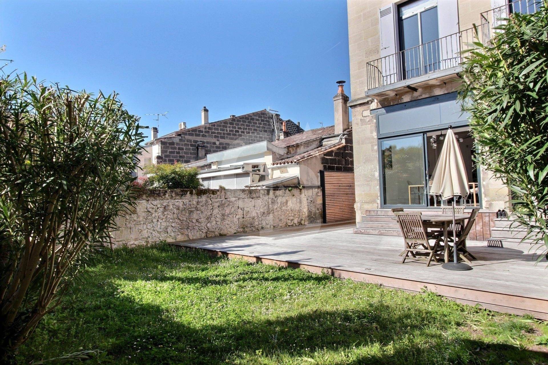Hôtel particulier rénové avec jardin et piscine - Bordeaux Saint Seurin Croix Blanche