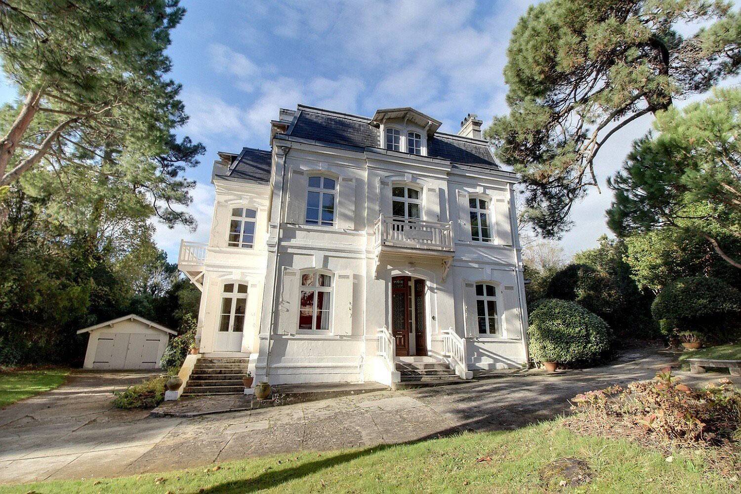 Exceptionnelle demeure familiale à vendre ARCACHON VILLE D'HIVER