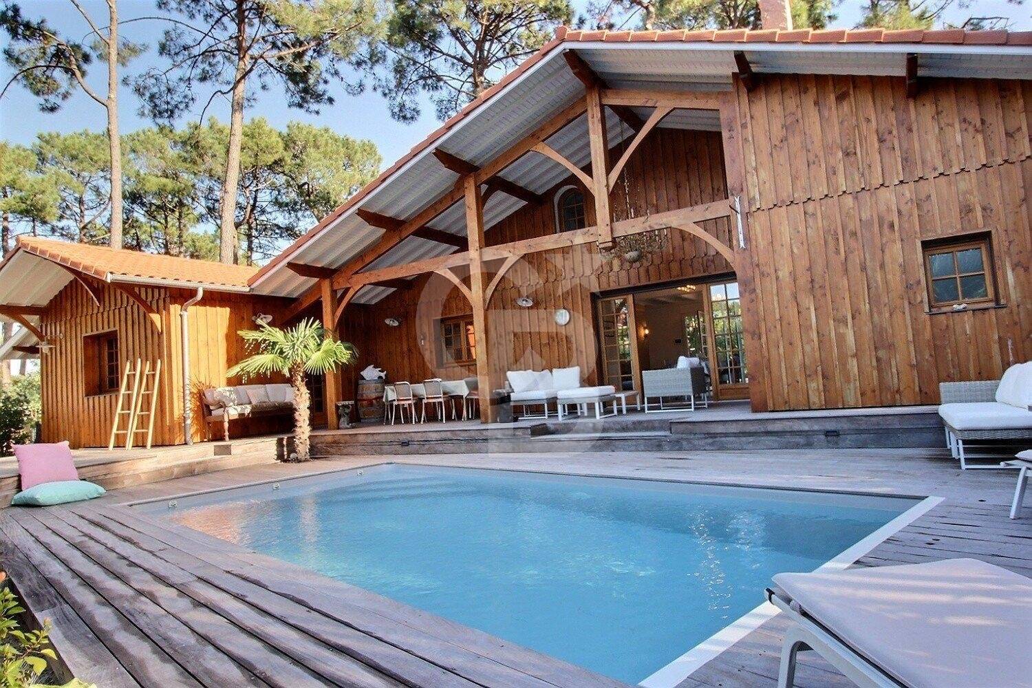 Exceptionnelle villa avec grand jardin et piscine chauffée à vendre CAP-FERRET LE CANON