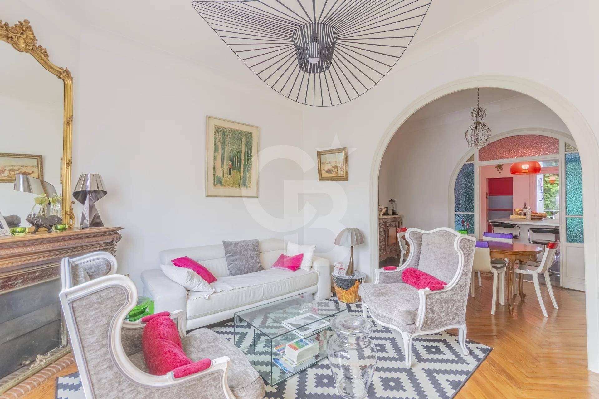 vente Charmante maison familiale avec parking et grand terrain à BORDEAUX CHARTRONS