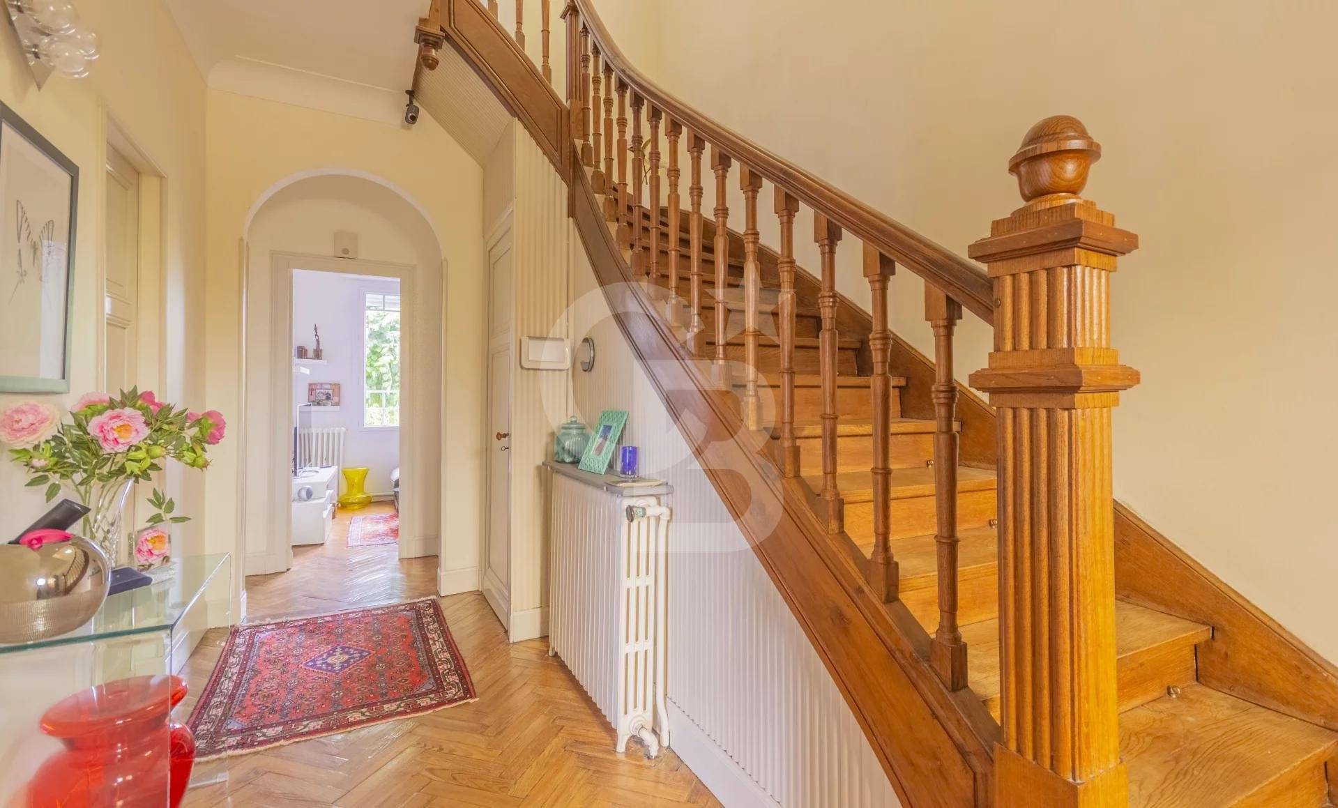 se loger Charmante maison familiale avec parking et grand terrain à BORDEAUX CHARTRONS