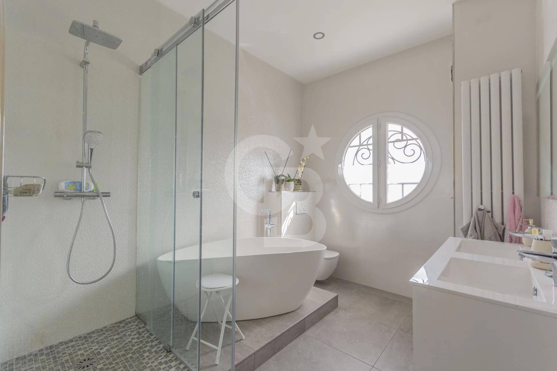 j'aimerai Charmante maison familiale avec parking et grand terrain à BORDEAUX CHARTRONS à vendre