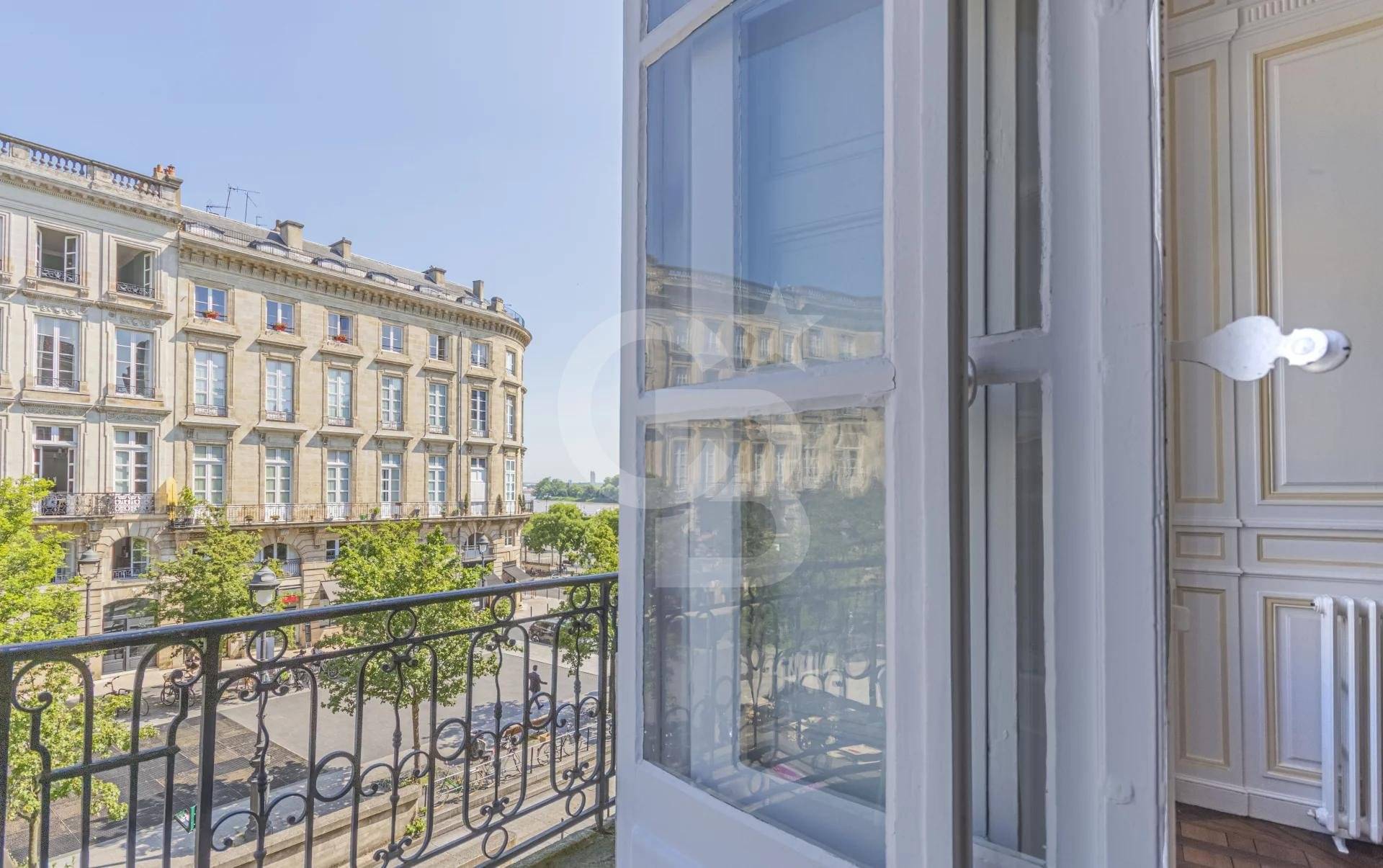 Elégant appartement de standing 3 chambres avec balcon à vendre BORDEAUX PROCHE OPÉRA
