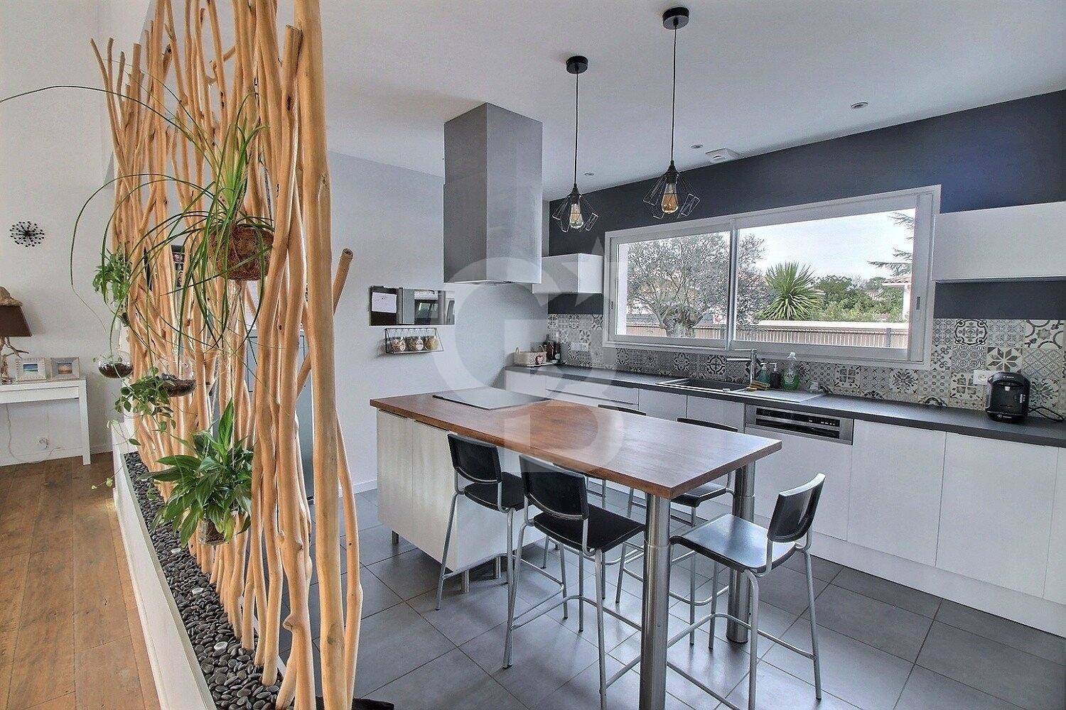 Vente Belle maison familiale avec piscine à GUJAN-MESTRAS LA HUME