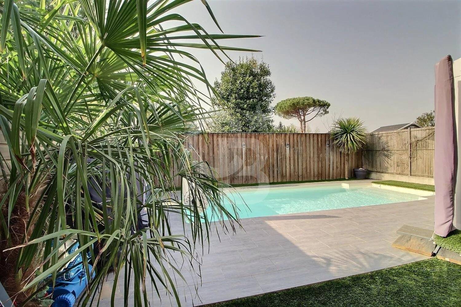 Maison moderne et familiale avec piscine à vendre MÉRIGNAC CENTRE