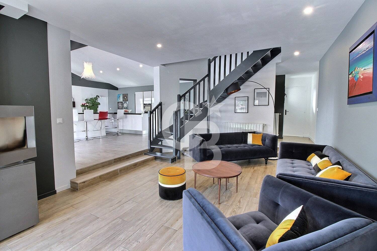 Vente d'une Villa moderne et familiale avec piscine chauffée à GUJAN-MESTRAS LA HUME