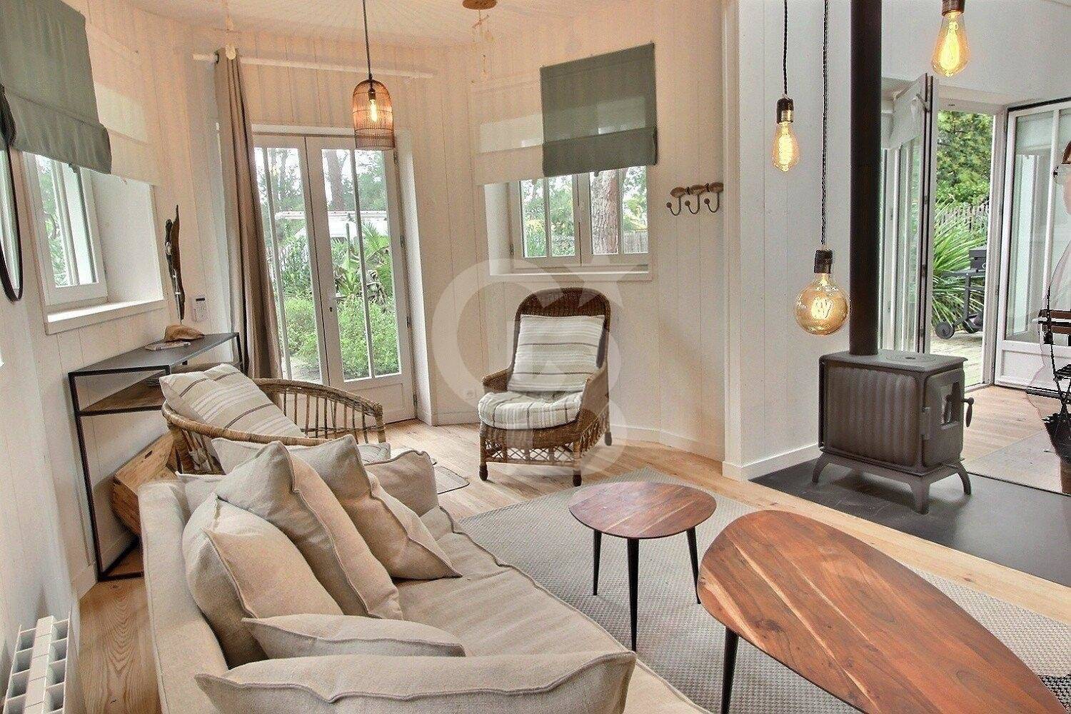 Vente d'une Villa rénovée avec jardin et terrasses au CAP-FERRET