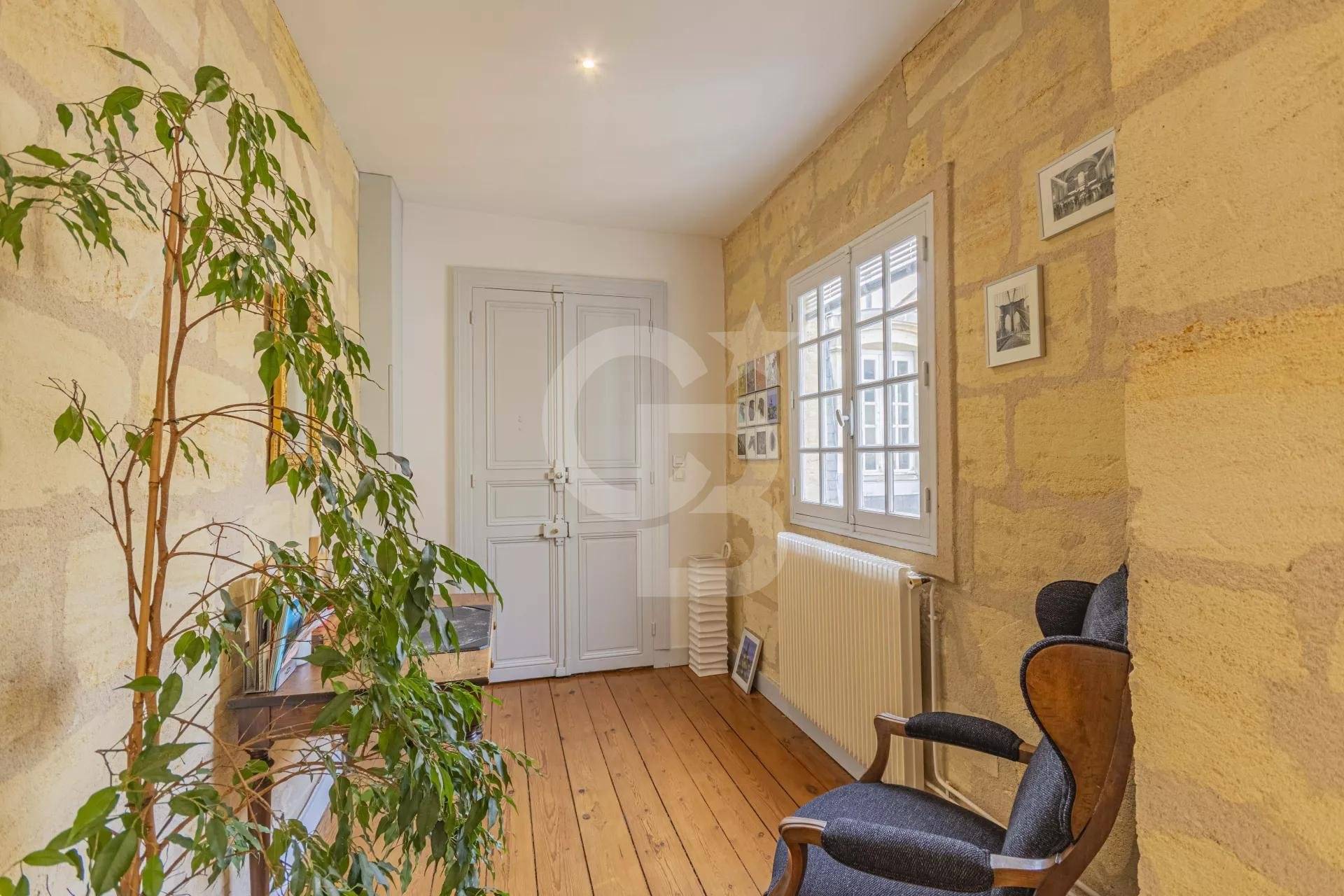 Appartement bourgeois avec 2 chambres à vendre BORDEAUX JARDIN PUBLIC